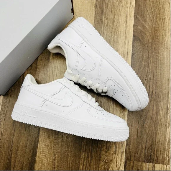 NIKE Air Force 1 LE - Picture 4 of 7